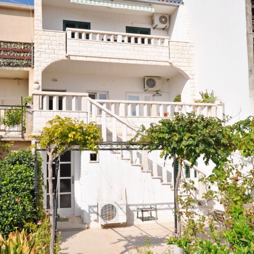 Apartment Anić Bol  2