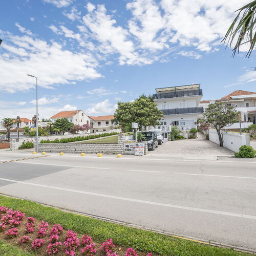 Apartments and Rooms Mare Vodice  2