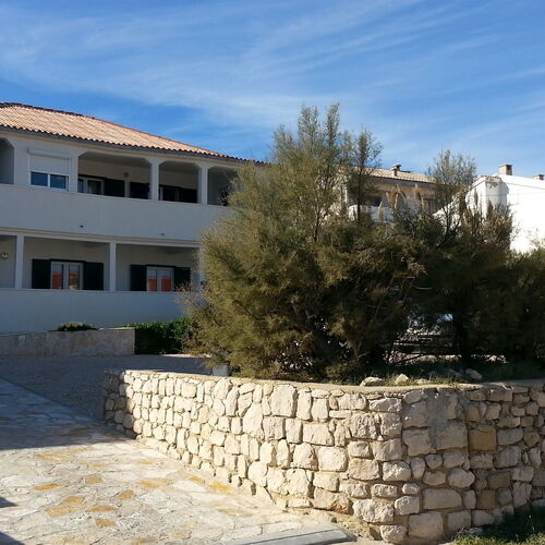 Apartments Ena Pag  2