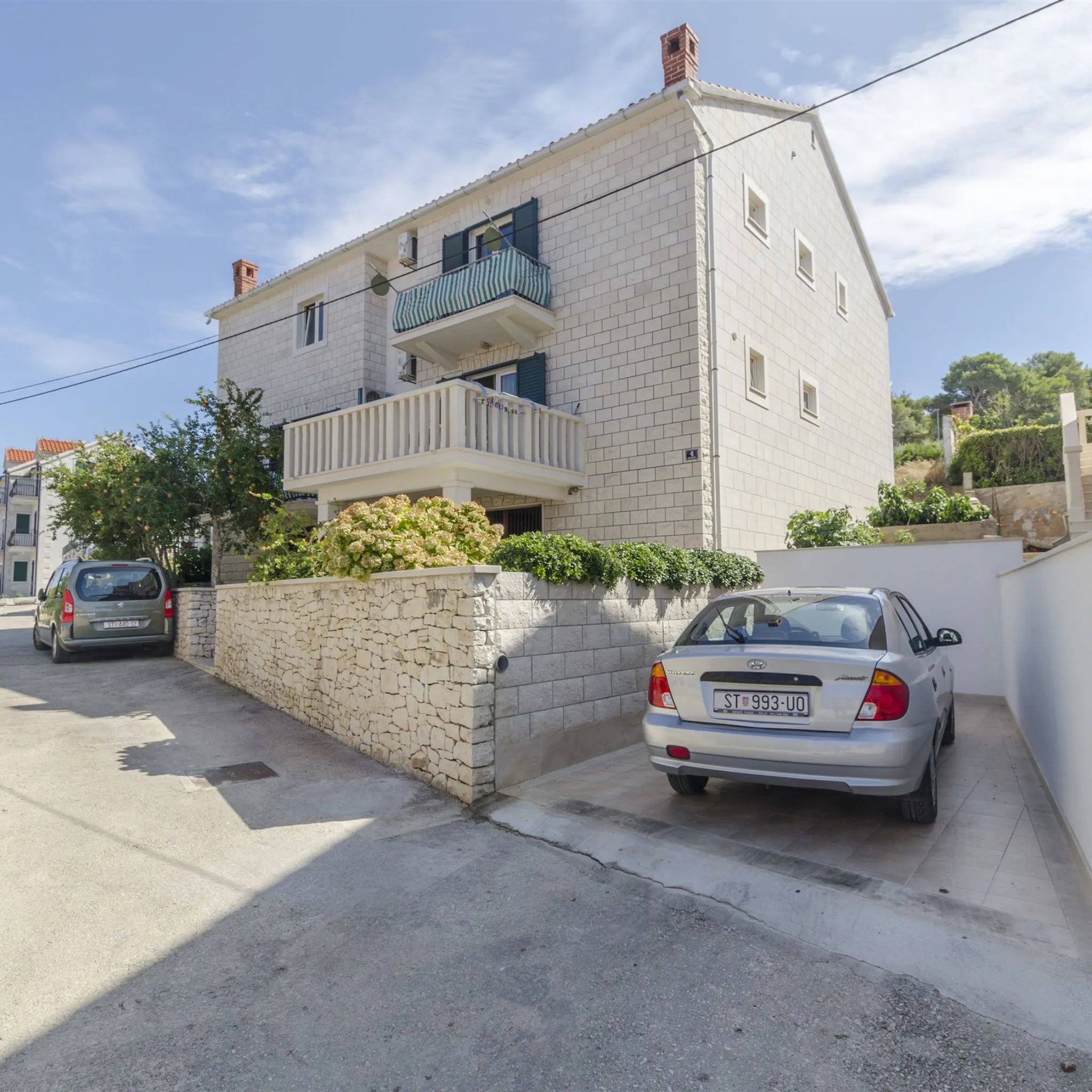 Apartments Grozdana Postira