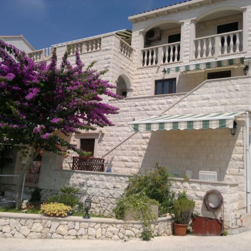 Apartments Fani Bol  2