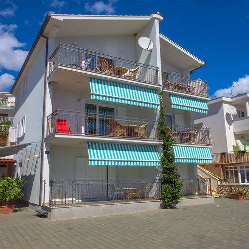 Apartments Jure Okrug Gornji  3