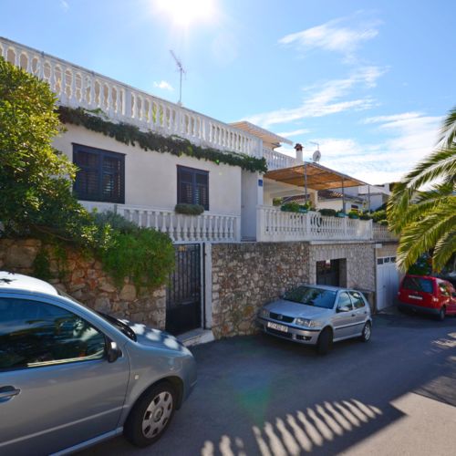 Apartments Jakov Jelsa  4