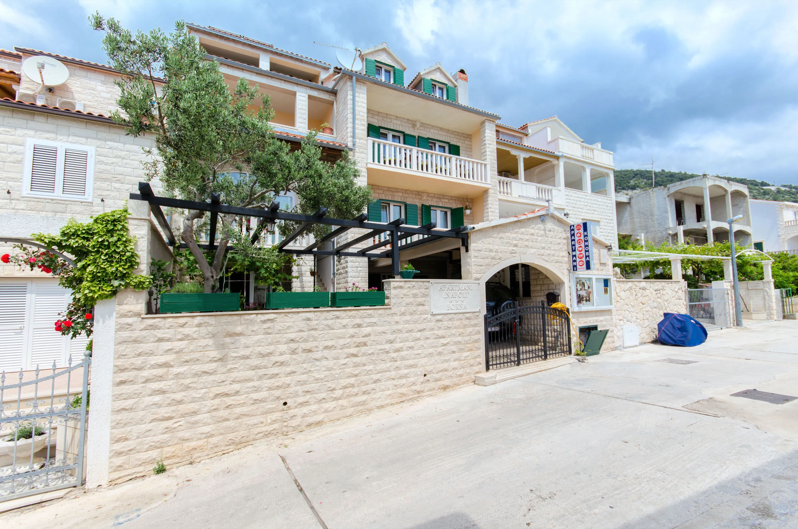 Apartments and Room Napoli Bol