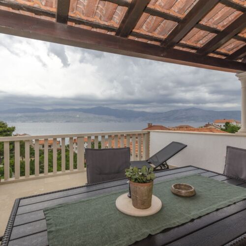 Apartments Jurica Postira