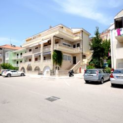Apartments Pero Makarska