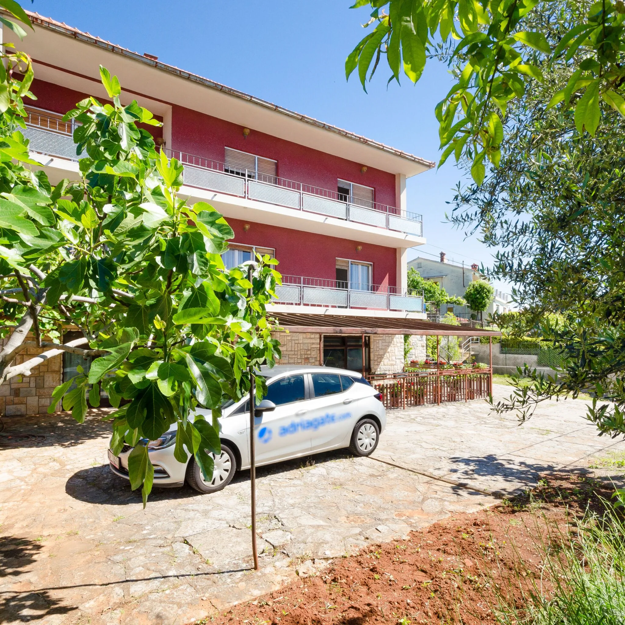 Apartments Mladen Jelica Icici