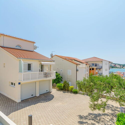 Apartments and Room Maestral Okrug Gornji  4