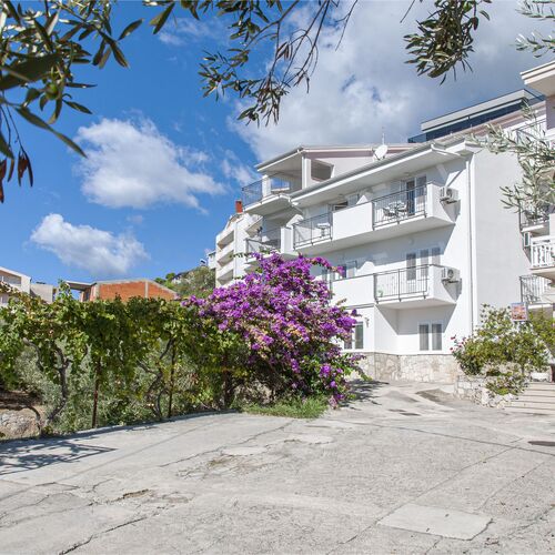 Apartments and Rooms Nikola Omis