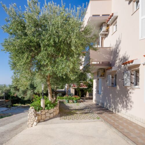 Apartments Blaženka Banjol  2