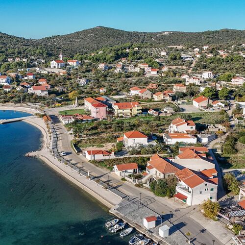 Apartments Mladen Vinisce