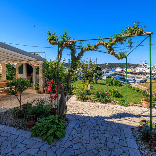 Apartments Near the sea Barbat  3