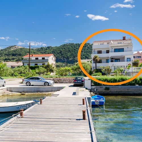 Apartments Near the sea Barbat