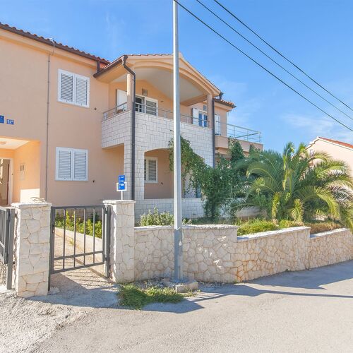 Apartments Ema Razanj