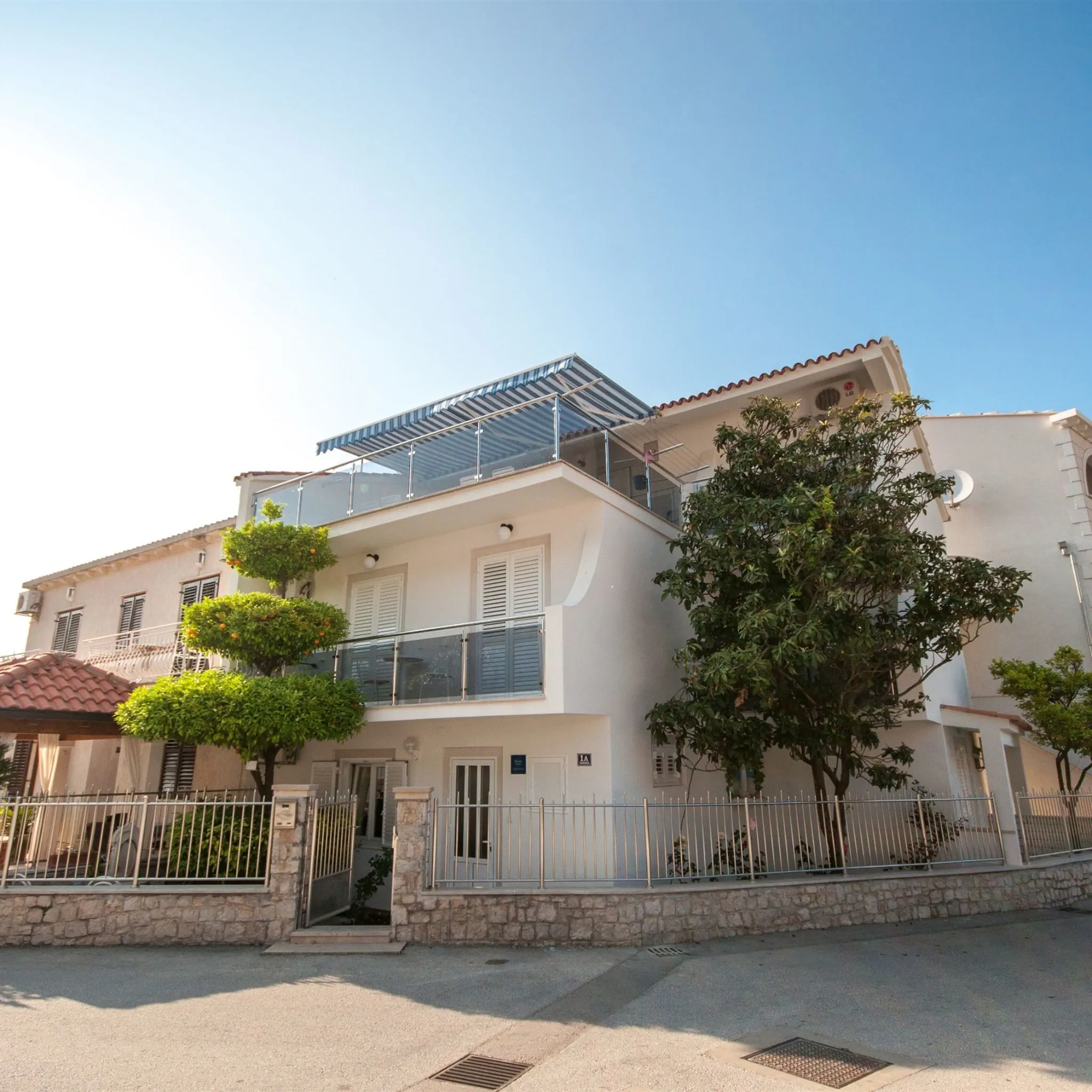 Apartment and Rooms Mato Mlini