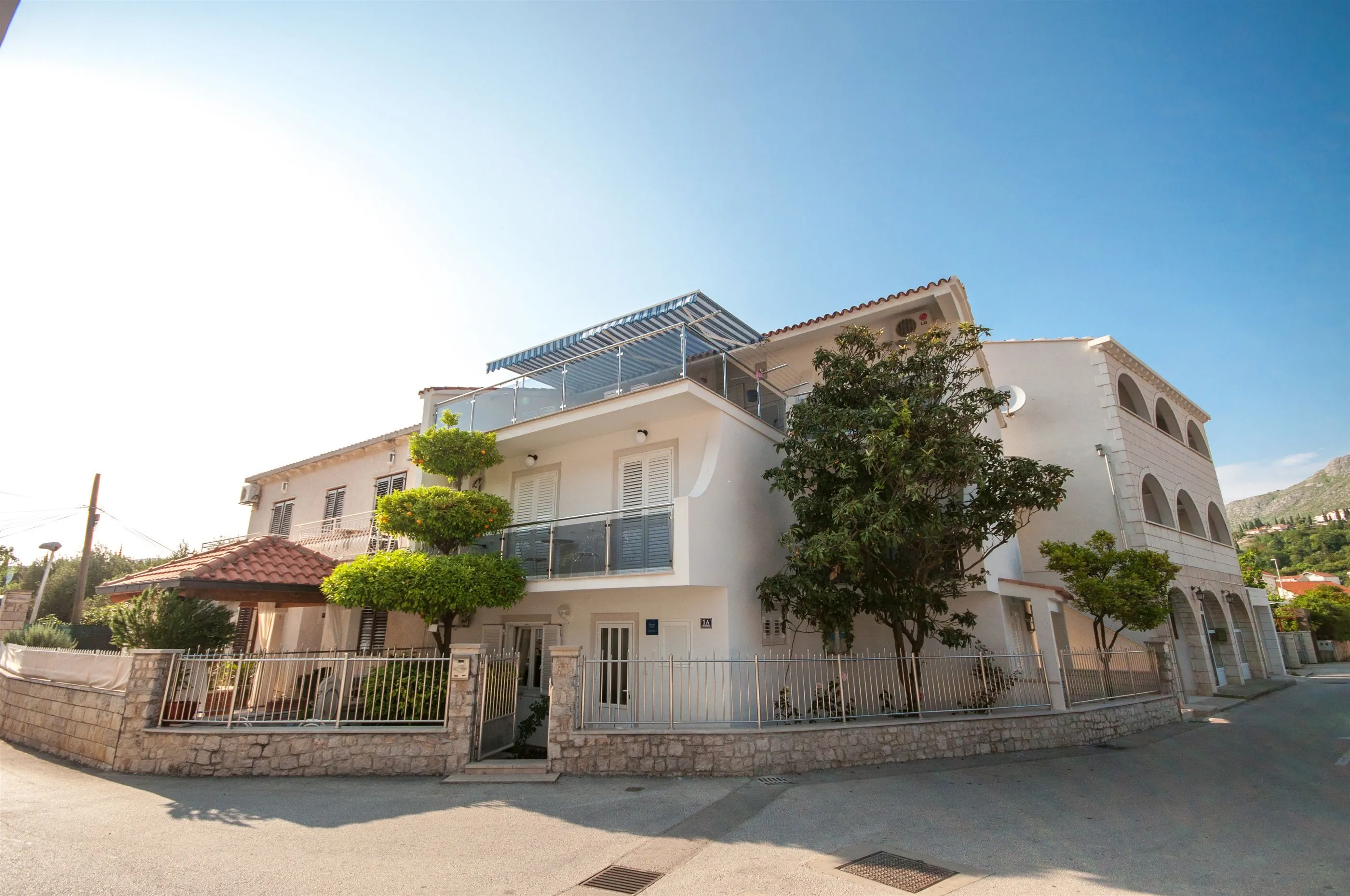 Apartment and Rooms Mato Mlini