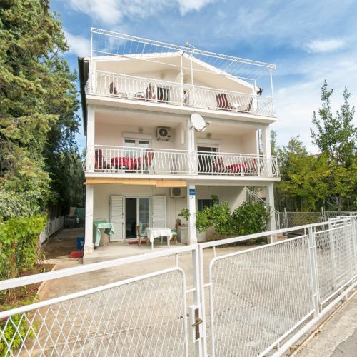 Apartments Luca Rogoznica  2