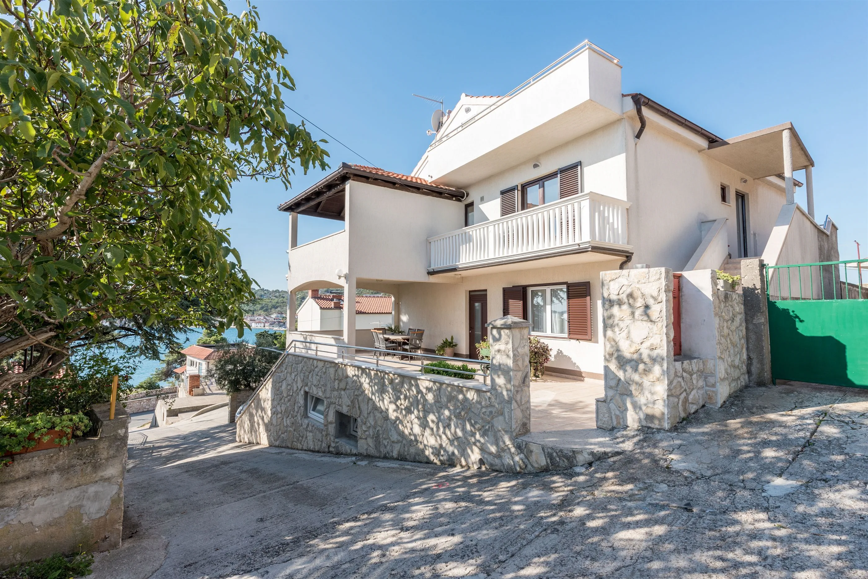 Apartments Snježana Tisno