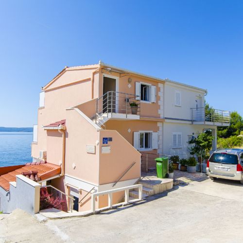 Apartments Nives Okrug Gornji  3