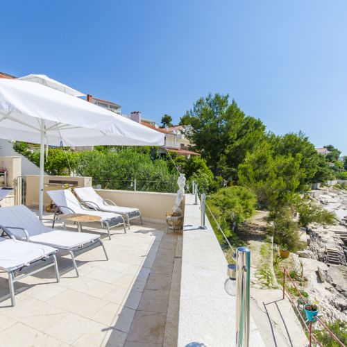 Apartments Nives Okrug Gornji  4