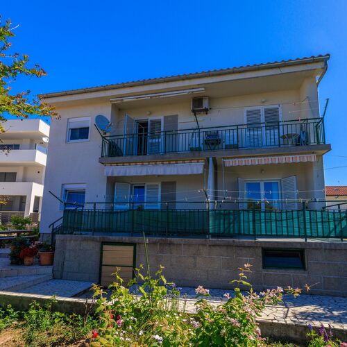 Apartments Anica Banjol