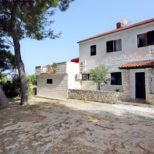 Apartments Dvornik Mirca  2