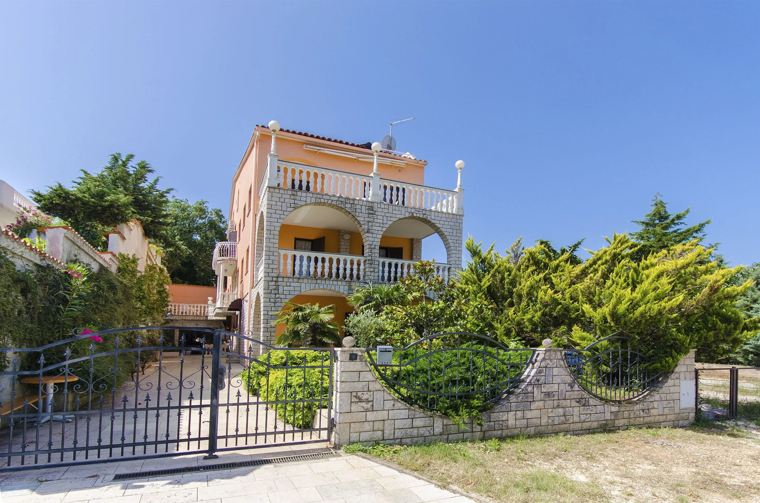 Apartments Drago Banjole