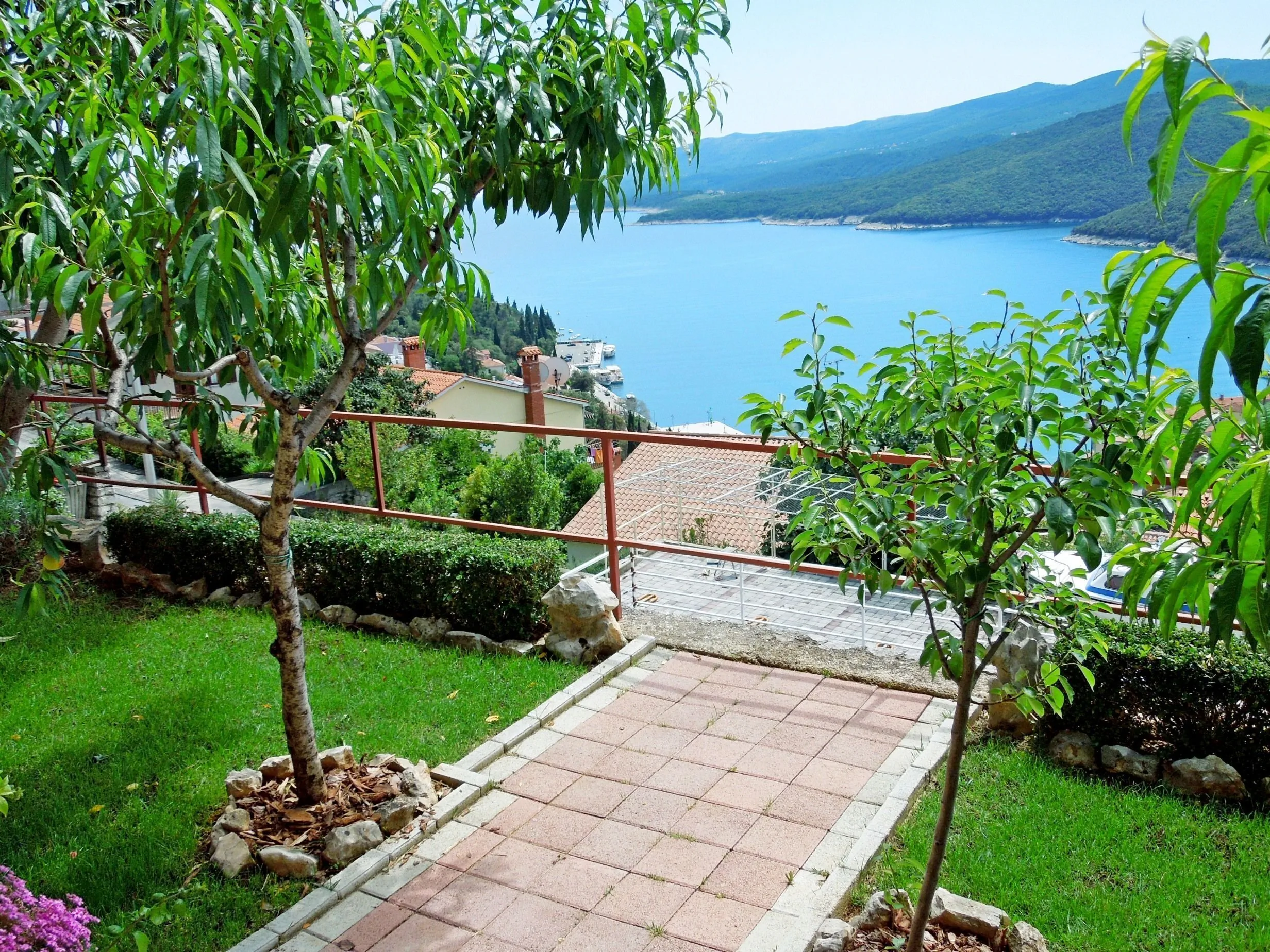 Apartments Elide Rabac