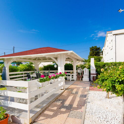 Apartments Damir Barbat  2