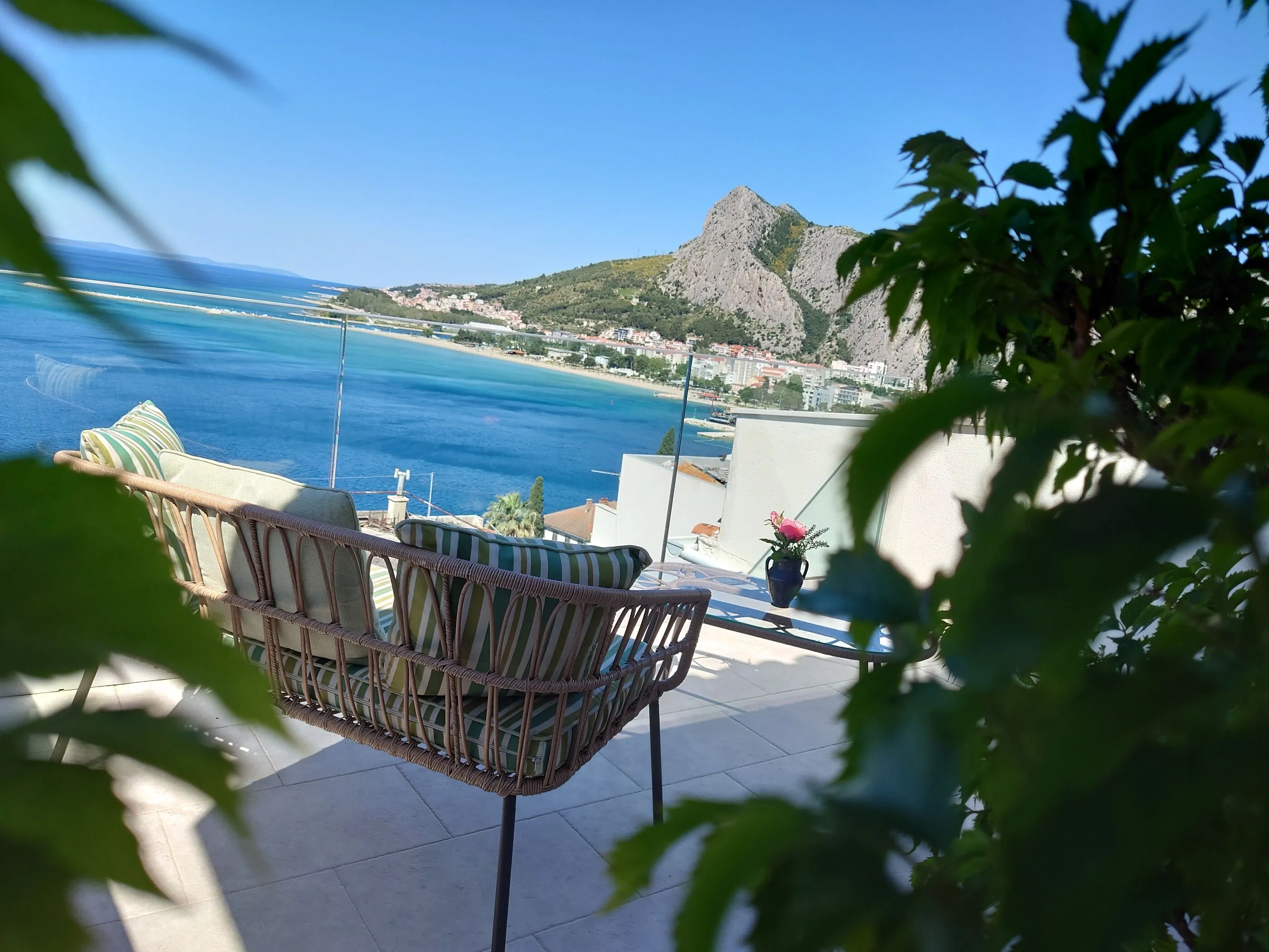 Apartment Sreta Omis