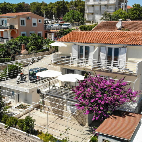 Apartments Lumini Okrug Gornji  4