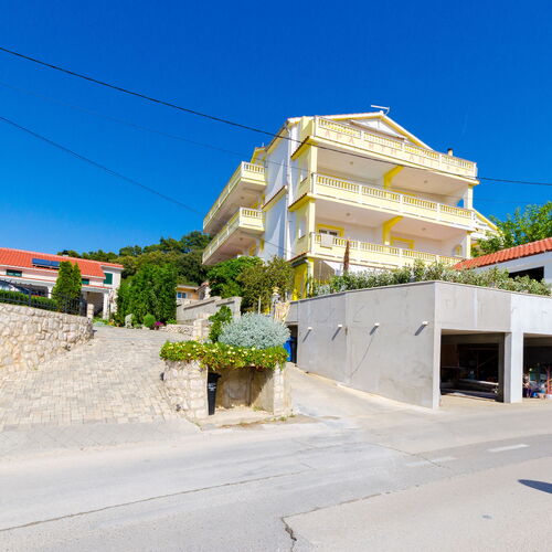 Apartments Meri Banjol  3