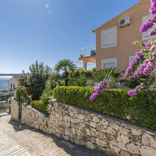 Apartments Slavomir Okrug Gornji  2