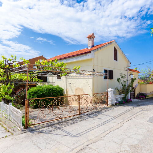 Apartments Tugomila Barbat  2