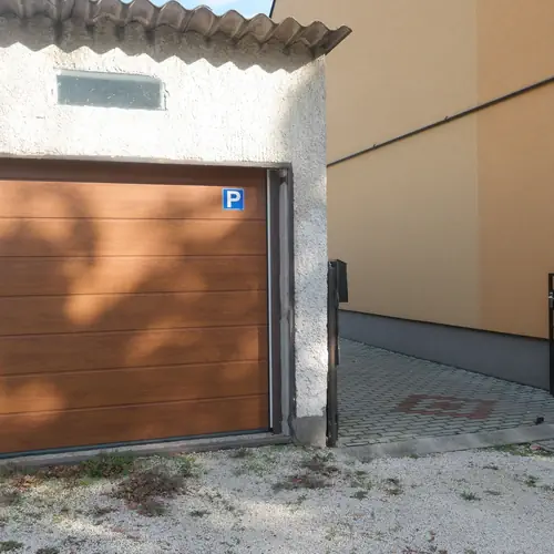 Gar&aacute;zs (utcafront)