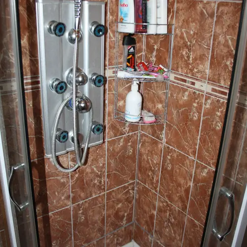 zuhanyz&oacute;