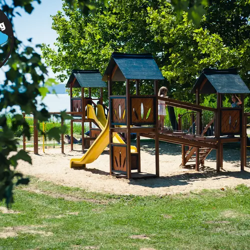 J&aacute;tsz&oacute;t&eacute;r