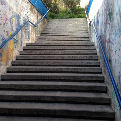 Shortest way to the beach thru stairs (50 meters of stairs)