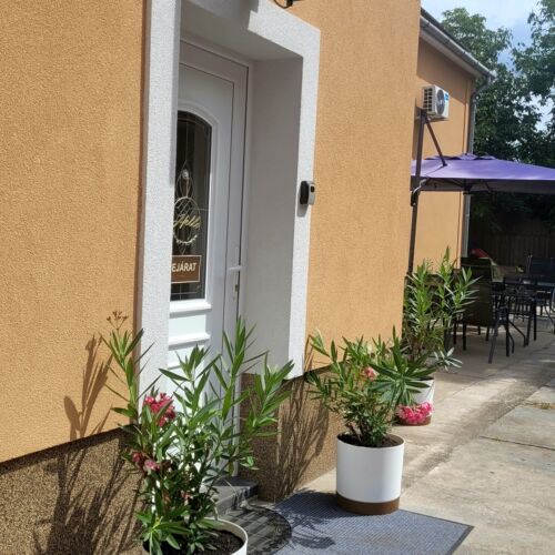 Megyeház Apartman Makó