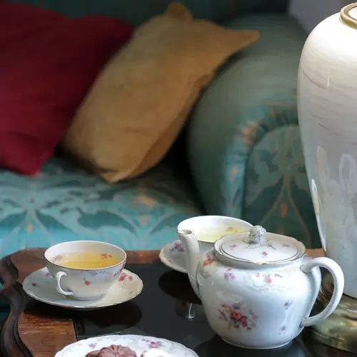 K&ouml;z&ouml;s terek a VILLABOGArT Vend&eacute;gh&aacute;zban- a bal sz&aacute;rny nappalija