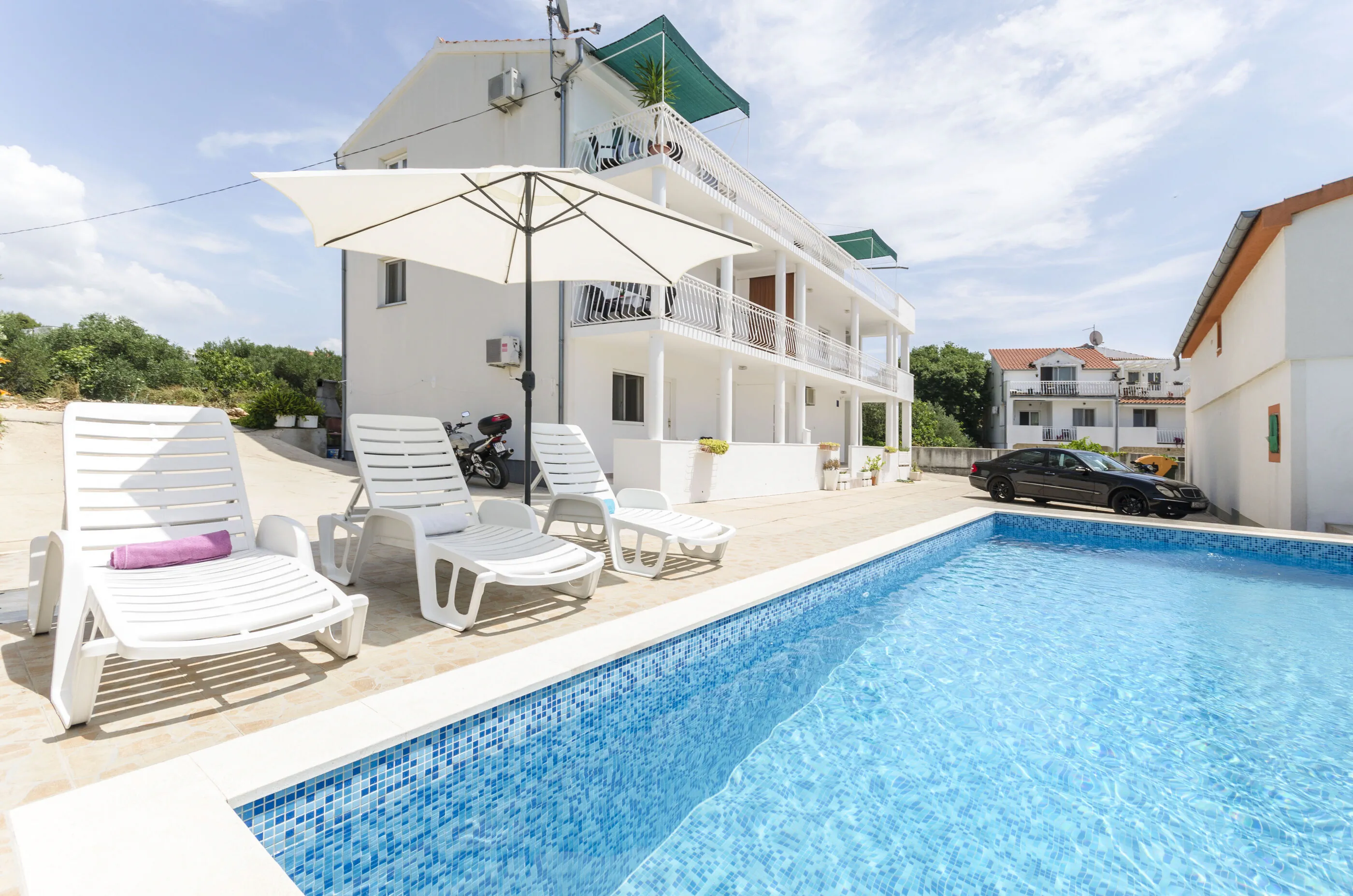 Apartments Mila Family with pool Tribunj