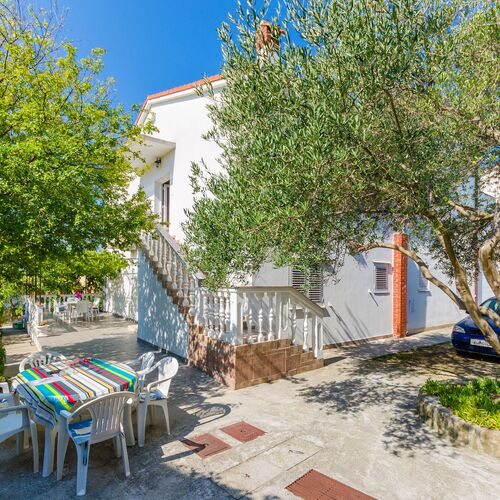 Apartment Ivica Banjol  2