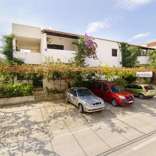 Apartments Derado Supetar