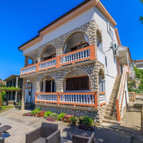 Apartments Albina Lopar