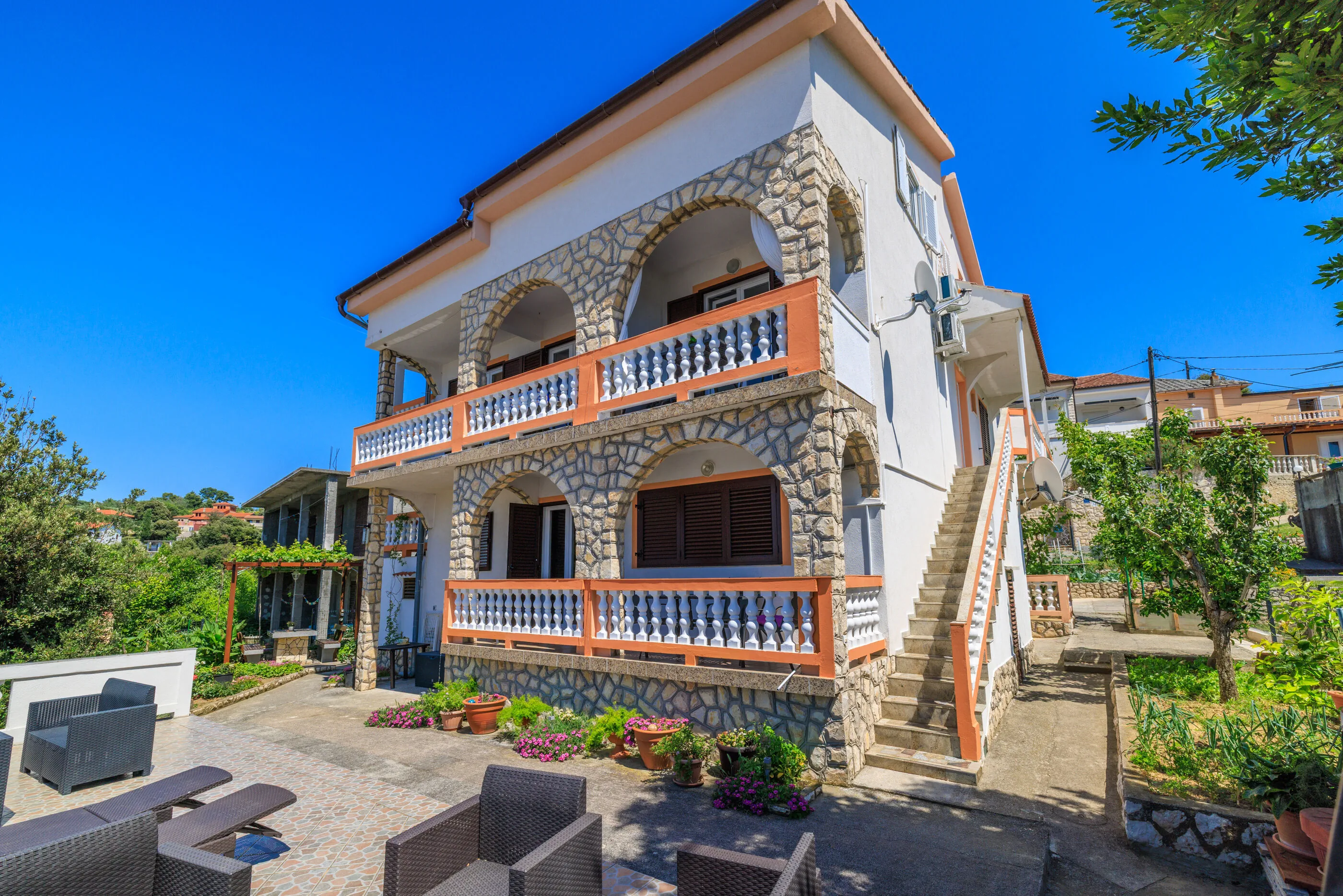 Apartments Albina Lopar