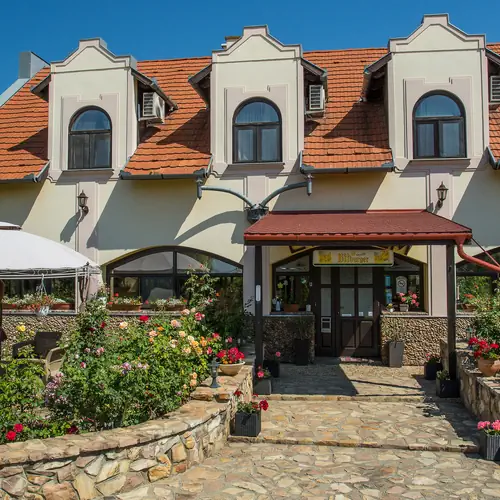 Fő&eacute;p&uuml;let
