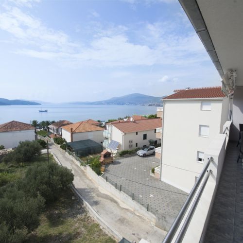 Apartments MERI Okrug Gornji  2
