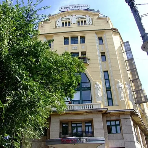 Az &eacute;p&uuml;let