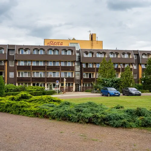 SIESTA &Uuml;D&Uuml;LŐSZ&Aacute;LL&Oacute; 