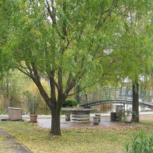 A lak&oacute;park udvara